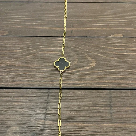 GOLD STAINLESS STEEL BRACELET WITH BLACK FOUR LEAF CLOVER - Picture 4 of 6